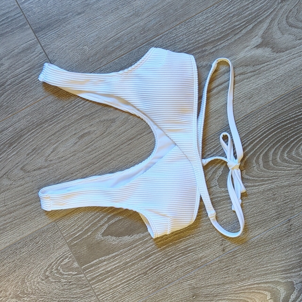 Hollister | Wrap Around Bikini Top 👙